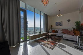City & Lagoon Views 1 BHK Fast Wi-Fi